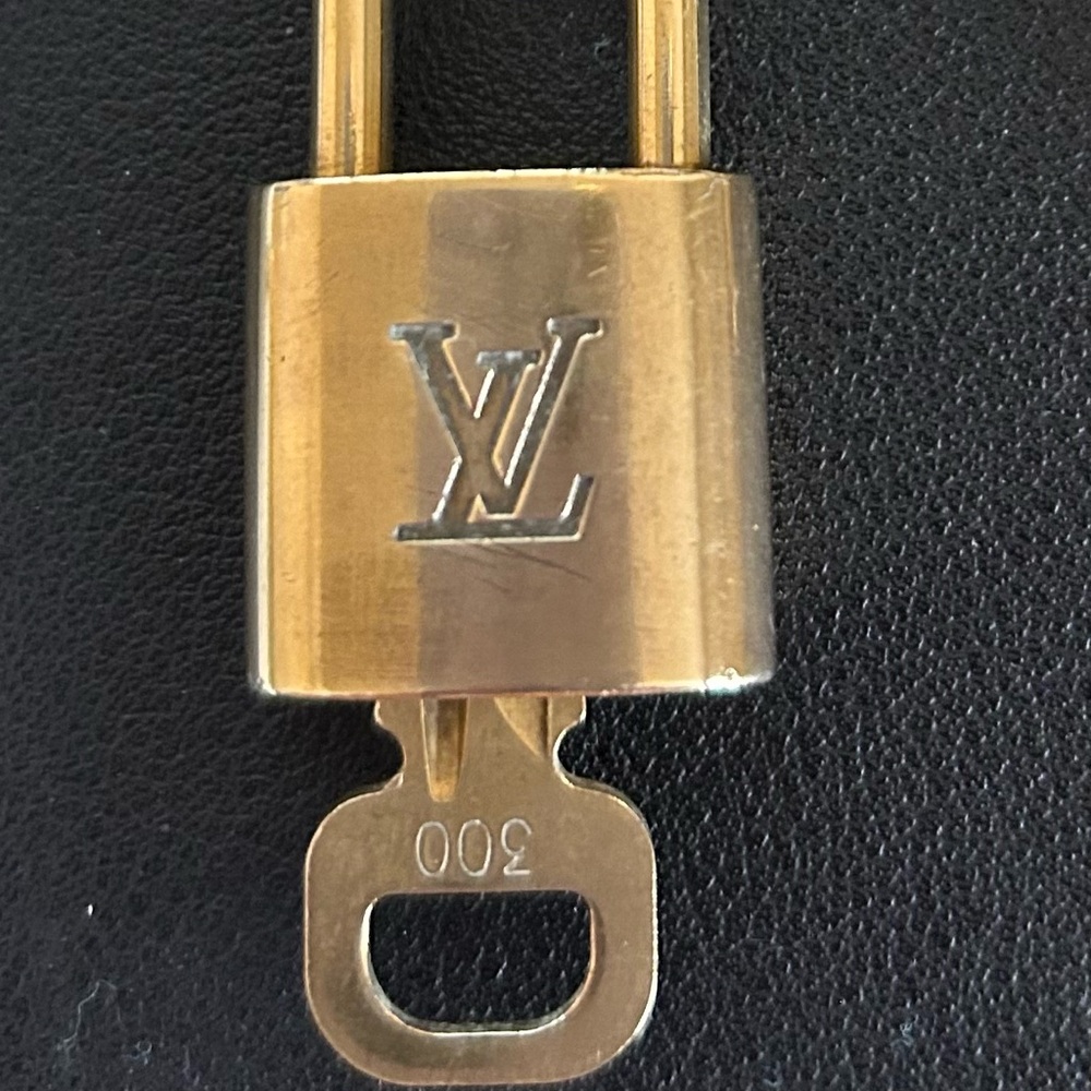 Louis Vuitton Lock & Key - choose your number - Picture 1 of 16
